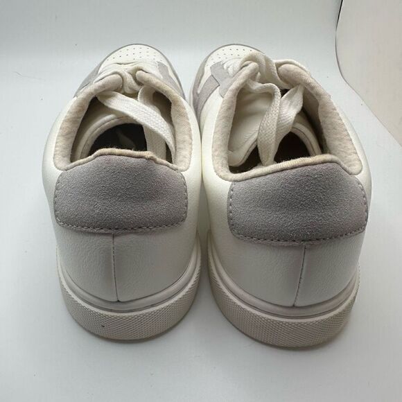 CUSHIONAIRE Women's Trophy lace up Sneaker +Comfort Foam 7 WIDE WHITE/GRAY - Picture 4 of 7